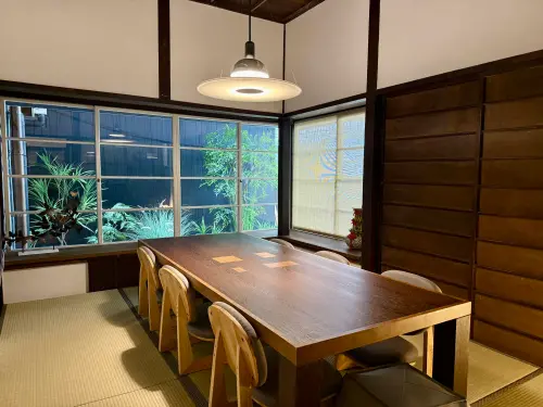 ▲榻榻米房就像真的在日本餐廳吃飯一樣。（圖／記者蕭涵云攝）