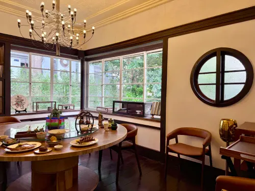 ▲喜歡老宅的人別錯過！到「輝室」來場「餐酒辦桌」。（圖／記者蕭涵云攝）