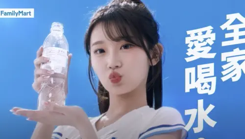 ▲李珠珢來台灣之後一舉一動都受到關注,現在就連電視廣告都能看到她。(圖/翻攝自YouTube 全家便利商店) ▲李珠珢來台灣之後一舉一動都受到關注,現在就連電視廣告都能看到她。(圖/翻攝自YouTube 全家便利商店)
