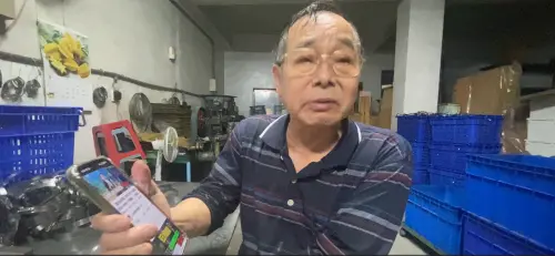 ▲霸凌案死者父親說，每晚一直看謝宜容相關新聞和政論節目看到累才睡著。（圖／記者劉松霖攝）