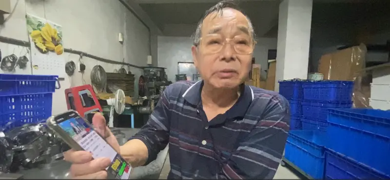 ▲霸凌案死者父親說,每晚一直看謝宜容相關新聞和政論節目看到累才睡著。(圖/記者劉松霖攝)