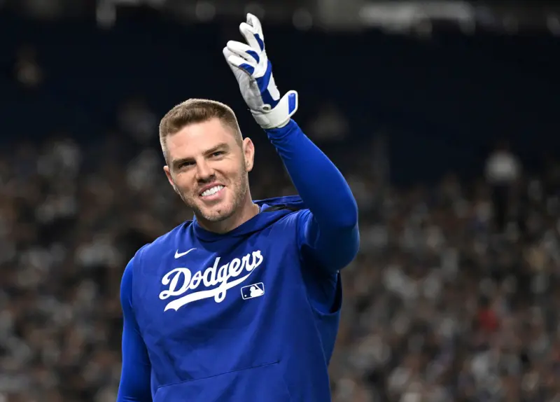 ▲美國職業棒球大聯盟（Major League Baseball）洛杉磯道奇今（12）日全場擊出18支安打，在美國時間的母親節以8：1擊潰亞歷桑納響尾蛇。其中「道奇雙星」Freddie Freeman與Mookie Betts聯手發威，率隊橫掃對手，為這特別的一天寫下感人篇章。（圖／美聯社／達志影像）