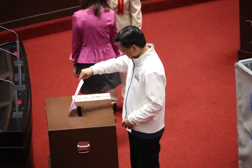 快訊/《警察人事條例》覆議案遭立院否決 柯建銘唯一未出席投票