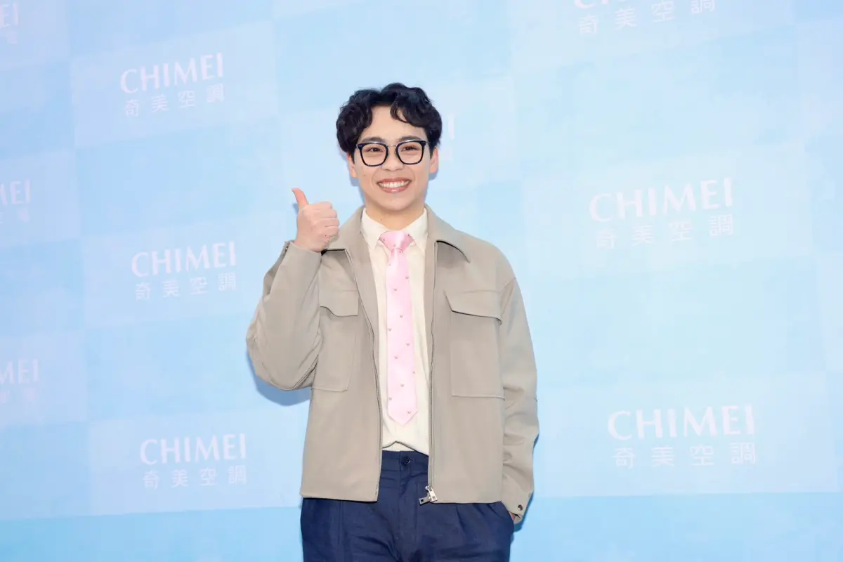 ▲賀瓏透露還是很想再做《賀瓏夜夜秀》第3季，目前在找金主中，形容主持這節目收入「低到爆炸」，也坦言找過話題人物Andy老師與家寧上節目，卻都沒得到回應，只記得見過他們兩人，兩人都很高，讓他很有壓力。（圖／記者李政龍攝）