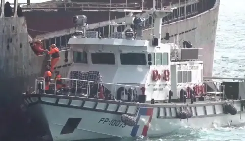 ▲ 中資背景多哥籍「宏泰」貨輪，涉拖斷台澎第3號海纜，台南地檢署今（11）日偵結起訴，認為該貨輪蓄意破壞我國海底電纜，對中國籍王姓船長提起公訴，其餘7名中籍船員不起訴，將遣送出境。（圖／海巡署提供）