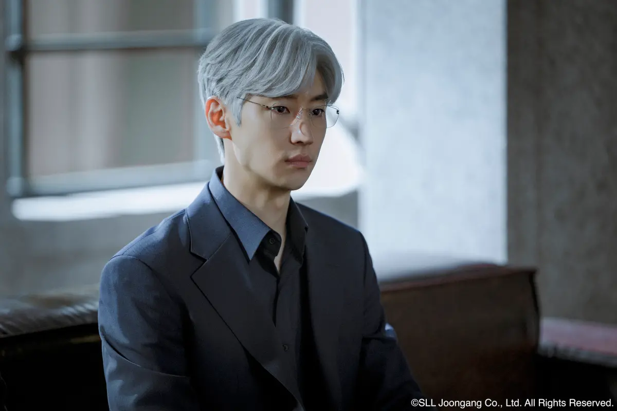 ▲李帝勳接受台灣媒體訪問宣傳《協商的技術》，如果收視好的話，想親自來台回饋觀眾，屆時就能比新學的「緞帶愛心」給大家看。（圖／Hami Video）