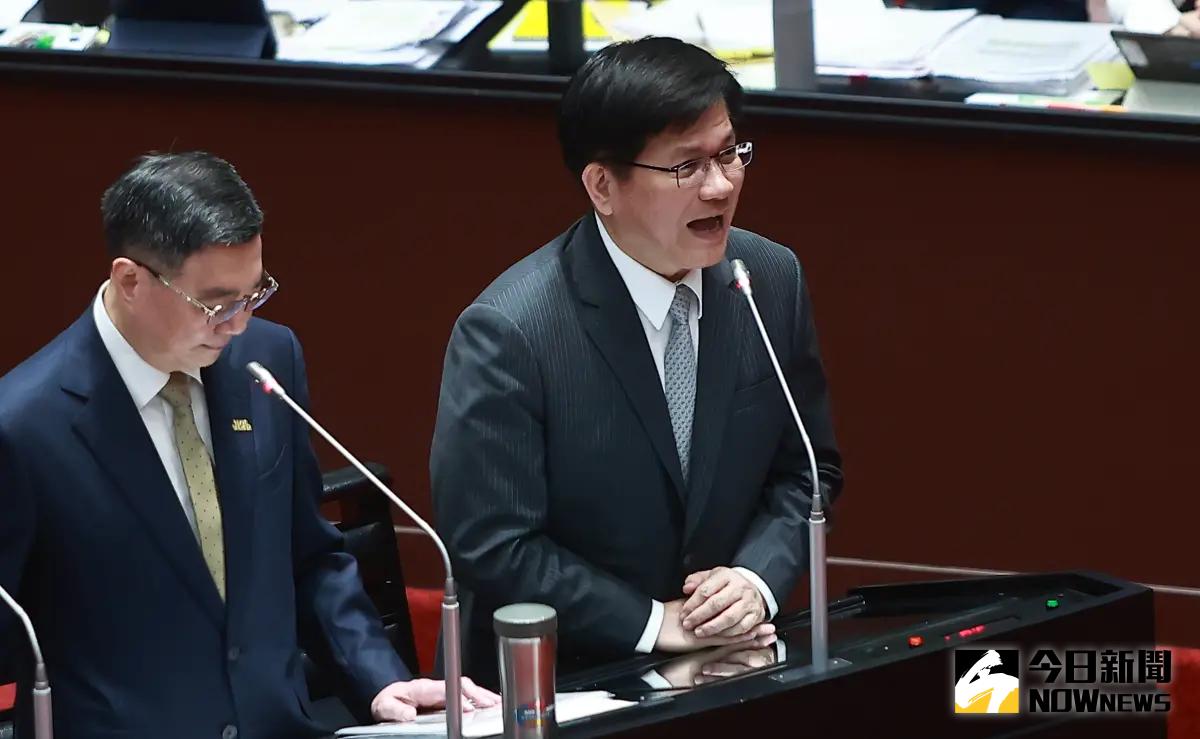 ▲外交部長林佳龍21日在立院接受質詢時表示，由於預算遭刪凍，內部估計到10月恐怕就無法再印製護照。（圖／記者葉政勳攝）