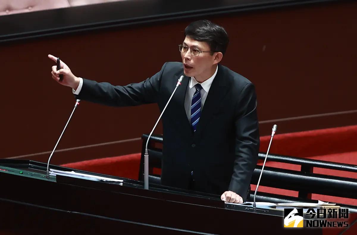 ▲黃國昌質詢時逼問卓榮泰過去賴選前承諾跳票，高分貝痛批「沒辦法我問不到他」。（圖／記者葉政勳攝）