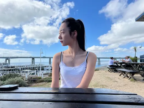 ▲吳卓源4月11日推出全新單曲〈晚餐〉，這是她出道以來首次以「親情」為主題的創作歌曲。（圖／華風數位）