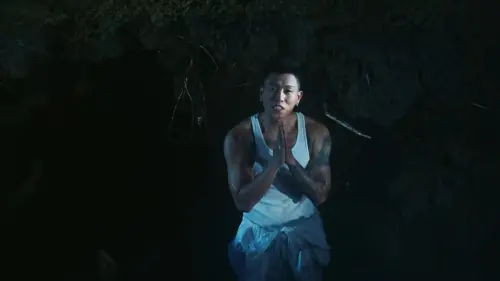 ▲瘦子在《無袂煞》唱到一句「他不拜關二哥，OZI他只勾二嫂」，讓吳卓源的緋聞再浮出水面。（圖／滾石唱片 ROCK RECORDS YouTUbe）