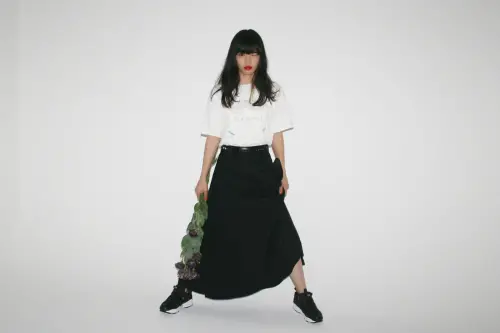 ▲愛謬出道就爆紅，還擔任宮崎駿大作《蒼鷺與少年》裡的「火美」一角色。（圖／愛謬X）
