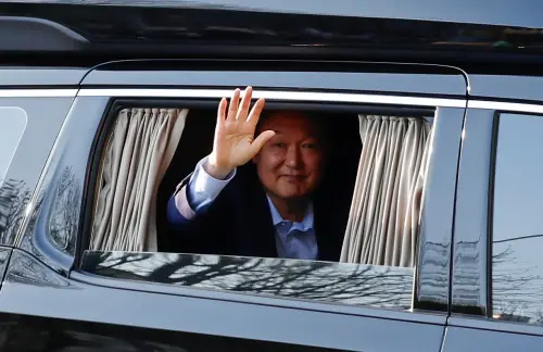 影／尹錫悅搬離總統官邸！稱將找尋國家新出路　支持群眾熱烈歡送
