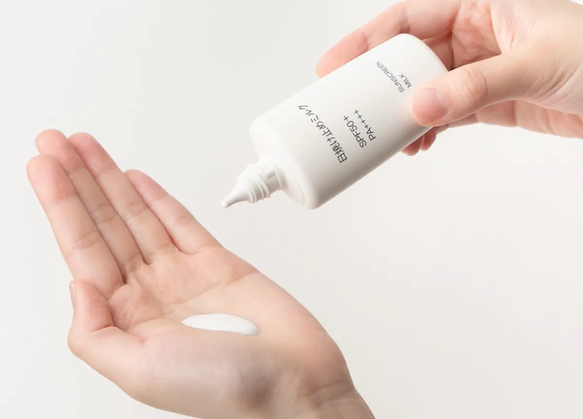 ▲MUJI無印良品全新推出兩款防曬新品，UV防曬乳液有效防水防汗，適合在戶外休閒活動使用並通過80分鐘耐水性測試。（圖／無印良品提供）