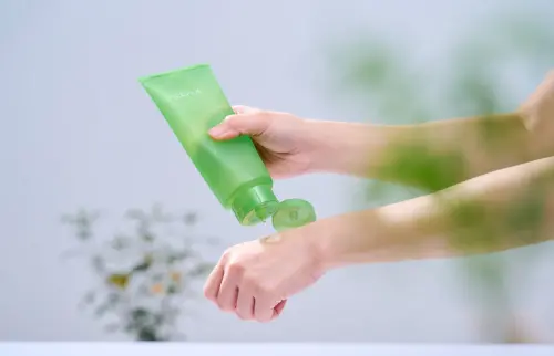 MUJI無印良品同步推出新品「蘆薈舒緩凝膠蘊」,含超過10%蘆薈汁液。(圖/無印良品提供) ▲MUJI無印良品同步推出新品「蘆薈舒緩凝膠蘊」,含超過10%蘆薈汁液。(圖/無印良品提供)