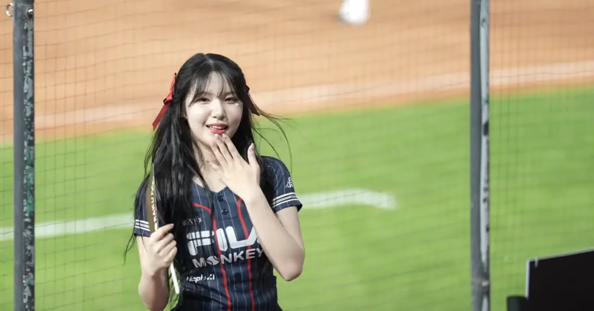 ▲樂天桃猿韓籍3本柱成員廉世彬（如圖）今（11）日第1天上班！主場秀應援太香掀起暴動，導播更是狂給67秒鏡頭，嗨翻球迷。（圖／走一日球迷 台湾プロ野球チア YouTube）