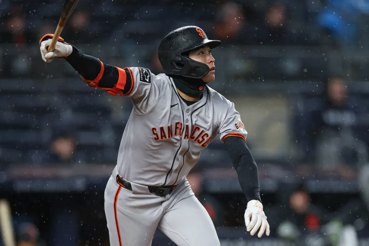 ▲美國職業棒球大聯盟（Major League Baseball）舊金山巨人今（7）日作客芝加哥小熊，兩隊激戰到延長賽仍難分勝負。打到第11局，巨人突然殺紅了眼，連續不斷的安打如同槍林彈雨，從小熊投手Ryan Pressly手中豪奪9分。（圖／路透／達志影像）