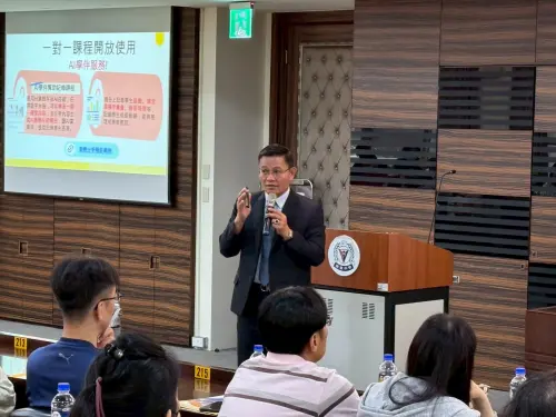 ▲台中嶺東中學特色招生啟動，校長周錦貞親自主持家長說明會。（圖／嶺東提供）