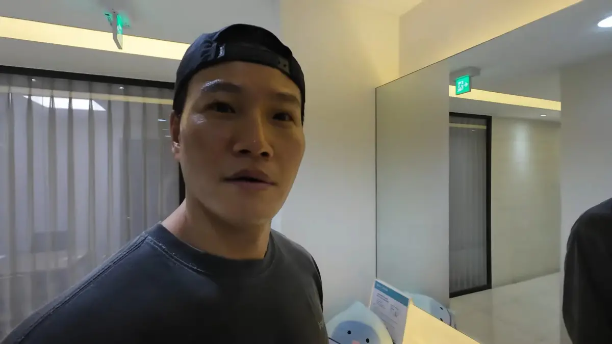 ▲《Running Man》成員金鍾國（金鐘國）首度體驗臉部雷射拉提，對成果超滿意。（圖／金鍾國Gym Jong Kook YouTube）