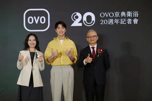 ▲江宏傑歡慶品牌成立20週年。OVO京典衛浴事業發展總監杜佳勳（左起）、品牌大使江宏傑、OVO京典衛浴董事長 杜俊宏。（圖／OVO京典衛浴提供）