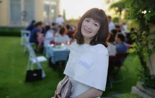 ▲陳少霞曾背叛劉德華，兩人撕破臉，不過十多年後破冰合照。（圖／翻攝自微博）