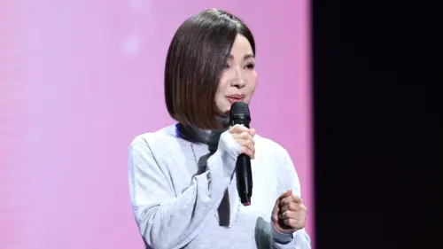 68歲陳美鳳慘摔骨裂!腳打石膏「輪椅代步」 做這事竟忘了疼痛