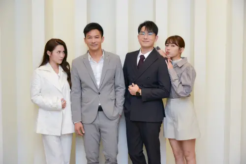 ▲左起華千涵、鄒承恩、陳謙文和林萱瑜,新生代八點檔演員齊聚,將掀起多角戀風暴。(圖/三立提供) ▲左起華千涵、鄒承恩、陳謙文和林萱瑜,新生代八點檔演員齊聚,將掀起多角戀風暴。(圖/三立提供)