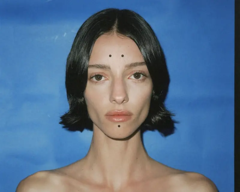 ▲露西曾在澳洲版《超級名模生死鬥》中獲得第3名的佳績，沒想到11日她家人證實，露西因開腦手術不幸離世，得年27歲。（圖／露西 IG）