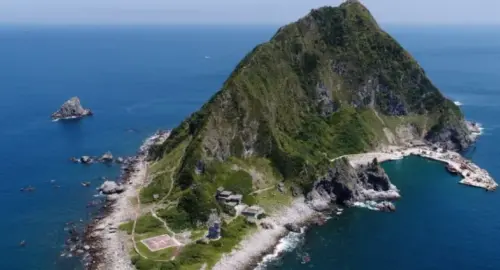 ▲基隆嶼早期就被封為「基隆八景」之一，是一座海底火山噴發形成的小島，因此島上都是火成岩材質。（圖／基隆旅遊網）