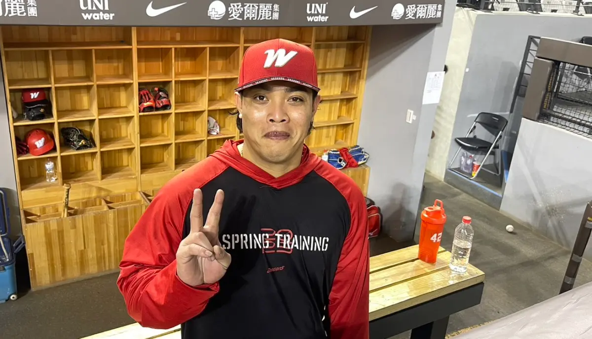 ▲味全龍主砲陳子豪昨戰敲出本季首轟，稍微走出開季小低潮，今（13）日賽前受訪時，陳子豪笑說自己可能比較慢熱，但現在打不好也比較不會往心裡去，「往身體去比較實際，趕快把狀態調回來才重要。」（圖／記者林子翔攝）