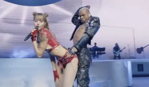 ▲Lisa和男性舞者的動作性暗示意味明顯。（圖／Coachella YT YouTube）