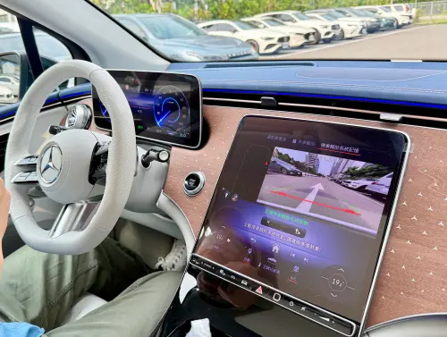 ▲停車加入記憶功能，可以記錄下固定開車路徑，由車子自動停車。（圖／記者周淑萍攝）
