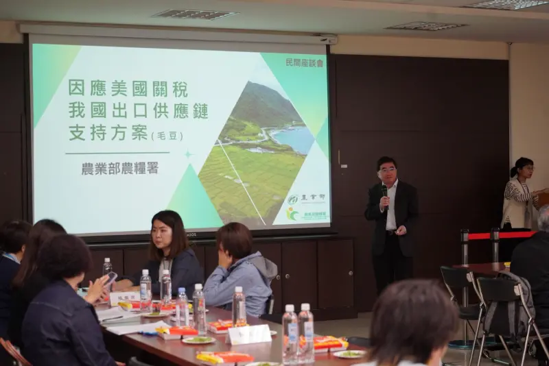 ▲農糧署副署長進行簡報說明。(圖/農業部)