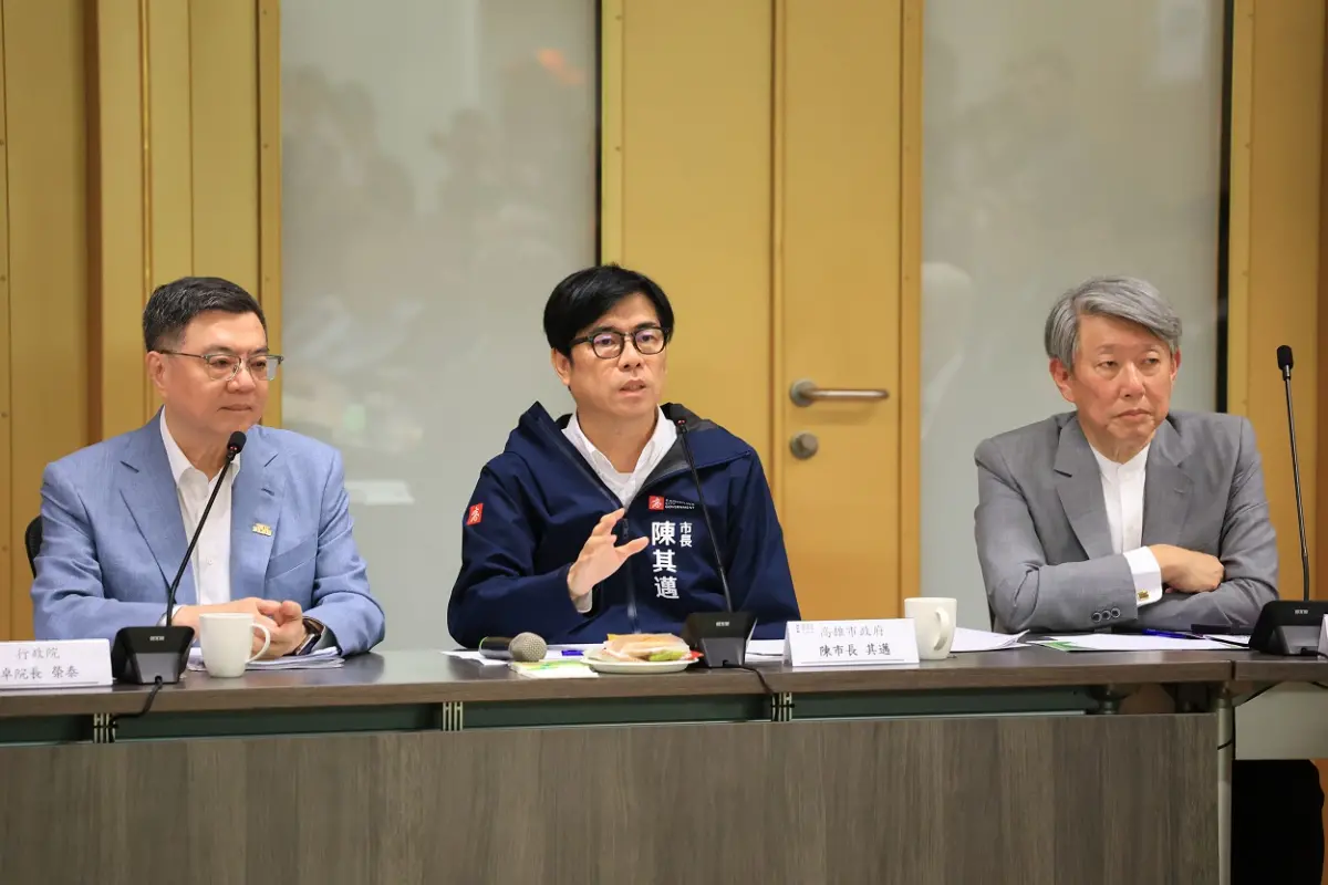 ▲因應美國對等關稅衝擊，陳其邁天陪同卓揆出席高雄地區座談會。陳其邁提出保護鋼鐵、扣件產業；調降銀行存款準備率等建言。（圖／高市府提供）