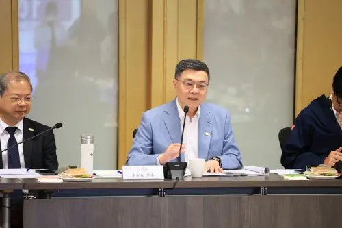 ▲因應美國對等關稅衝擊,卓榮泰指出,政府對內祭出對產業的支持性方案,對外談判機制則已經啟動,未來有適當的結論,會適時向國人報告。(圖/高市府提供) ▲因應美國對等關稅衝擊,卓榮泰指出,政府對內祭出對產業的支持性方案,對外談判機制則已經啟動,未來有適當的結論,會適時向國人報告。(圖/高市府提供)