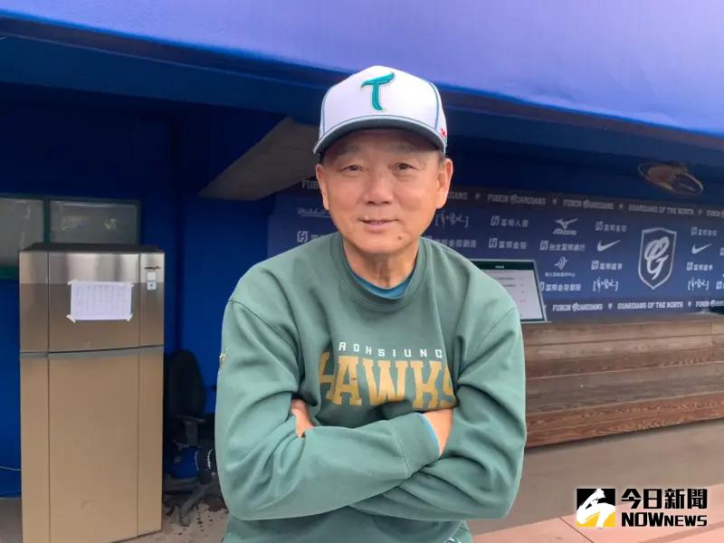 ▲台鋼雄鷹總教練洪一中指出，基層賽事的場地品質不佳，許多球場連草皮都不完整。（圖／記者陳柏翰攝）