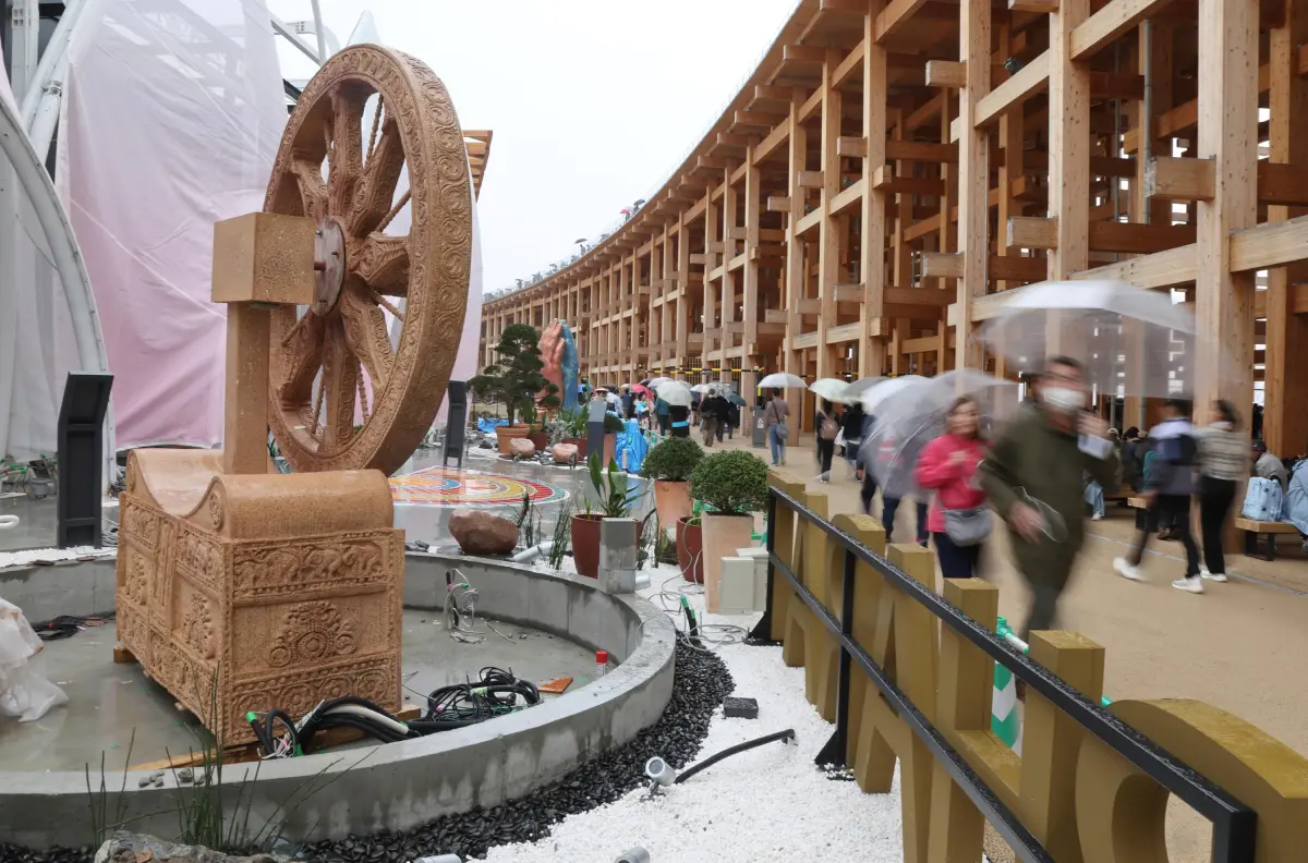 ▲大阪世博13日正式全數開幕登場，吸引14萬人觀展。（圖／美聯社／達志影像）