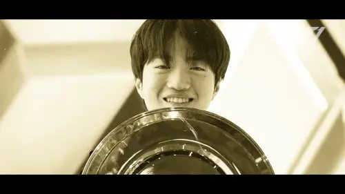 ▲T1稍早發出的EWC電競世界盃宣傳片，影片中除了離隊的Zeus之外，Faker、Oner、Keria等選手都有獨照畫面，但Gumayusi卻沒有。（圖／YT@T1）