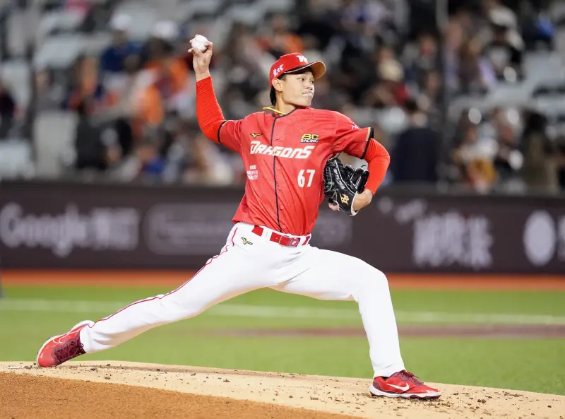 ▲曹祐齊本季初先發就繳出6局無失分好投，幫助味全龍1：0擊敗統一獅。賽後還爆料全家人原本已經回台南，收到他要先發消息後，當天又開車回台北，只為了現場看他投球。（圖／味全龍提供）