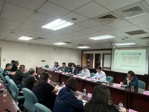 農業部與相關漁民業者進行意見交流 ▲農業部與相關漁民業者進行意見交流。(圖/農業部)