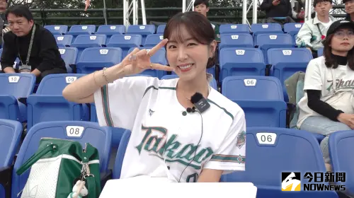▲台鋼雄鷹啦啦隊Wing Stars韓籍人氣團員安芝儇現身新莊球場。（圖／記者陳云茹攝）