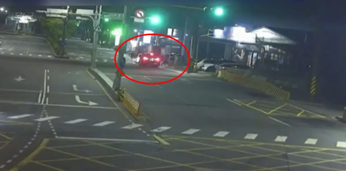 ▲14日凌晨2時許，新北市五股區成泰路三段發生持刀鬥毆事件，1人受傷送醫。（圖／警方提供）