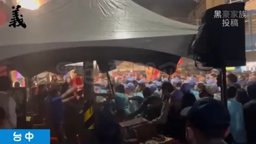 又是醉後搶娘傘！大甲媽格鬥盃最大場　鑾轎前數十人打成一團
