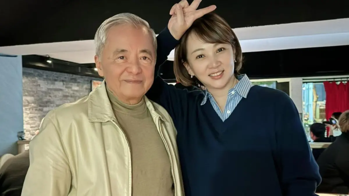 ▲郁方（右）宣布噩耗，公公（左）在土耳其旅遊途中因為呼吸困難，不幸離世，悲痛喊：「家裡再也沒大人了。」（圖／郁方臉書）