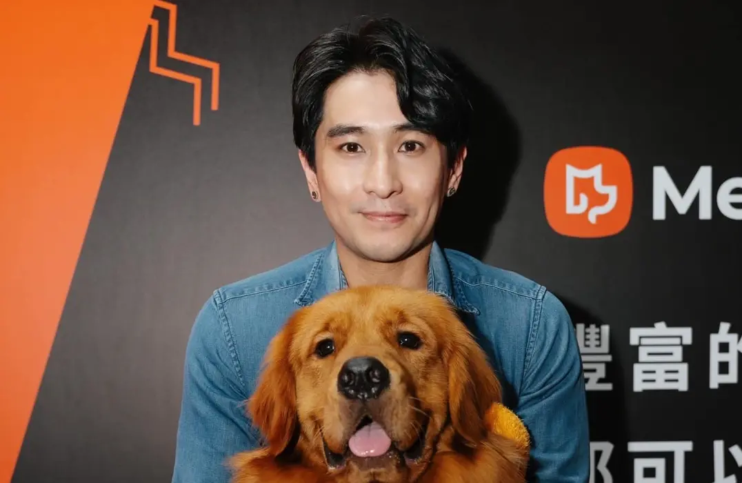 ▲李厚豪過去憑藉《我的祕密花園》走紅，後來淡出演藝圈11年，如今43歲的他，已經是成年收入上億的科技業CEO，近日被直擊現身劇組拍戲。（圖／李厚豪臉書）