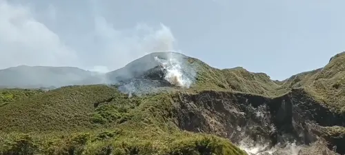 陽明山小油坑大火狂燒！恐影響「4地區」　環保局籲：做好防護
