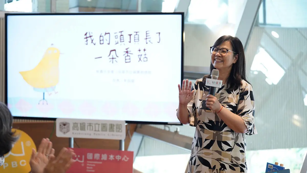▲ 《我的頭頂長了一朵香菇》作者朱品璇與大小讀者分享故事創作點滴。（圖／高市圖提供）