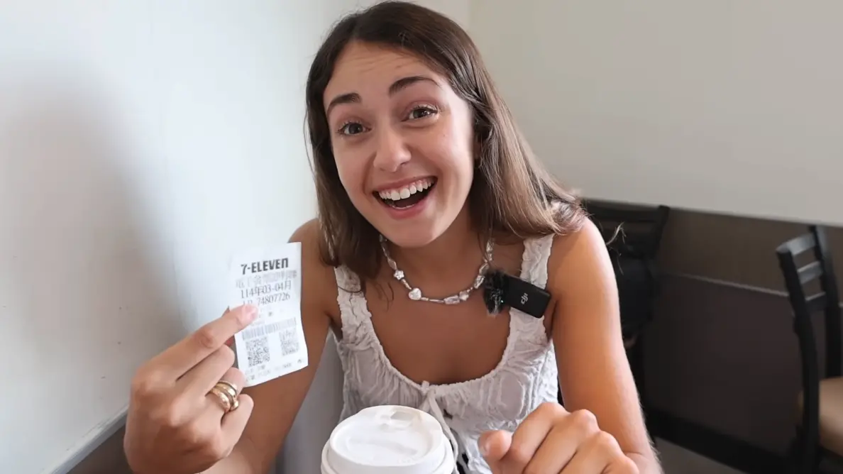 ▲一名西班牙正妹Tania日前得知，一張小小發票在台灣竟可能中獎千萬台幣，讓她當場震驚直呼：「真假？你在開玩笑嗎？這很多錢欸！」（圖／翻攝自YT不要鬧工作室）