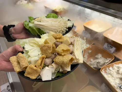 吃小火鍋別先丟高麗菜了！隱藏2吃法曝：根本太聰明、媽媽都不知
