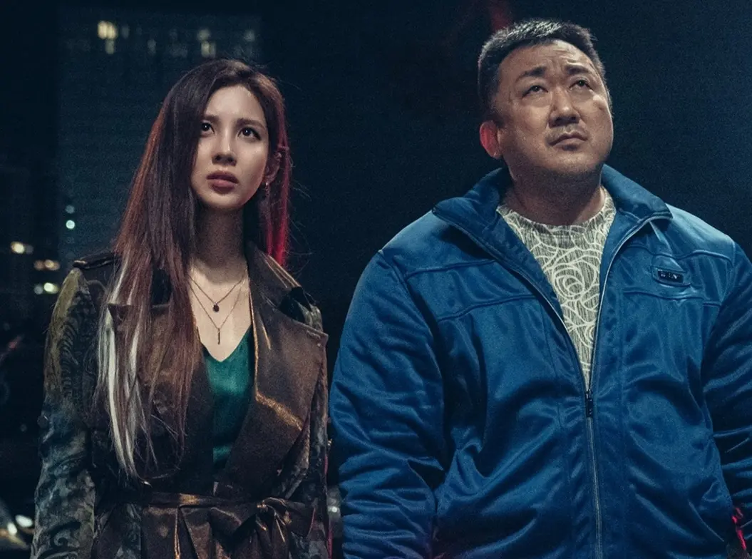 ▲馬東石、「少女時代」徐玄（左）共演新電影《聖夜：惡魔都市》4月30日在台上映。（圖／車庫娛樂）