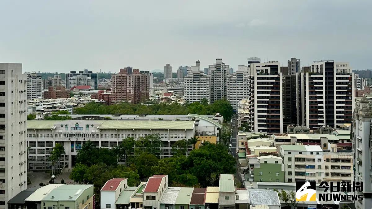▲ 「靚陽明」基地臨三民區褒揚街上，近鄰高雄知名總量管制學校「陽明國中」只要短短步行距離。（圖／記者陳美嘉攝）